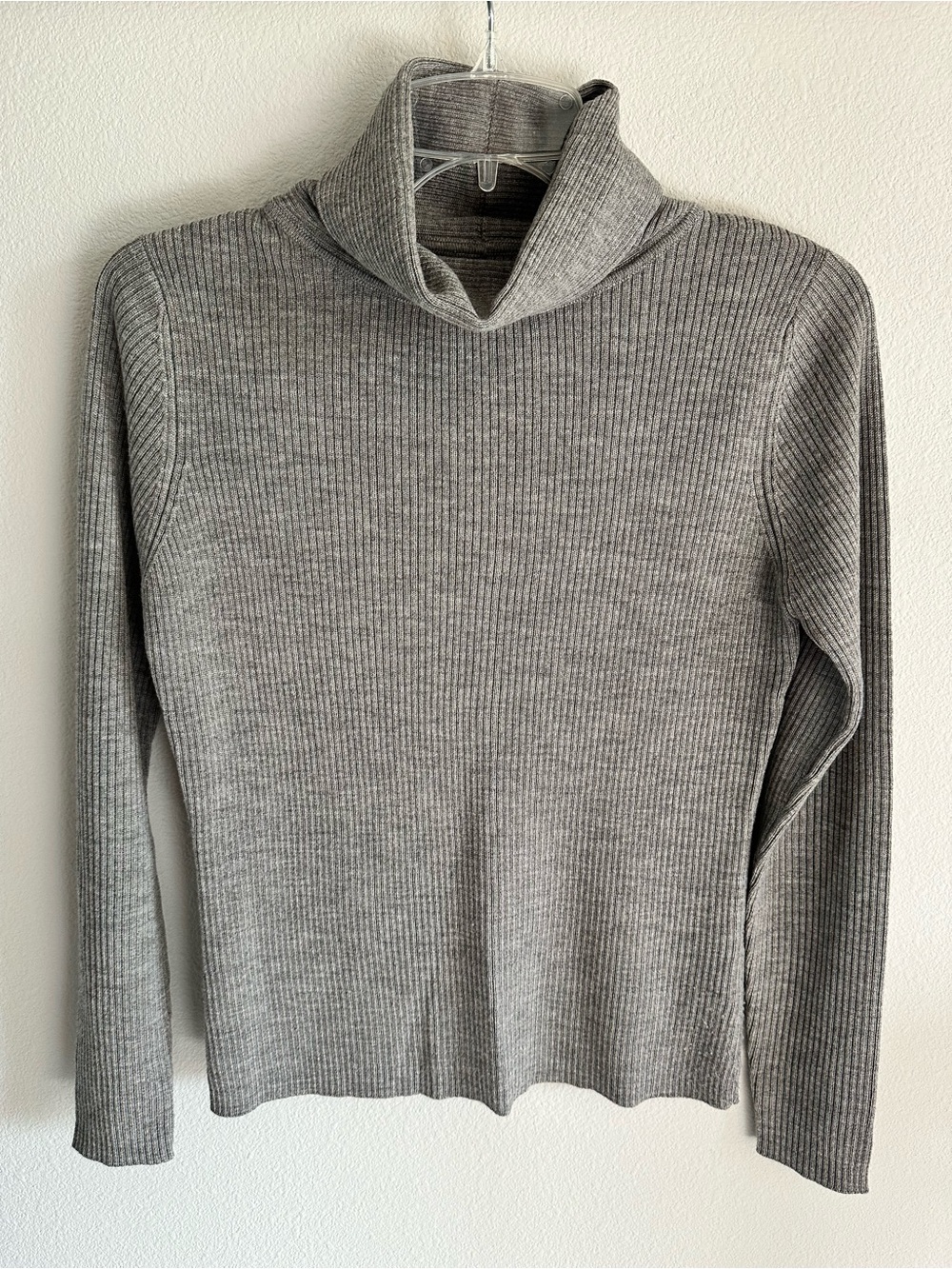 Valerie Stevens 100% extra fine merino wool ribbed sweater size S